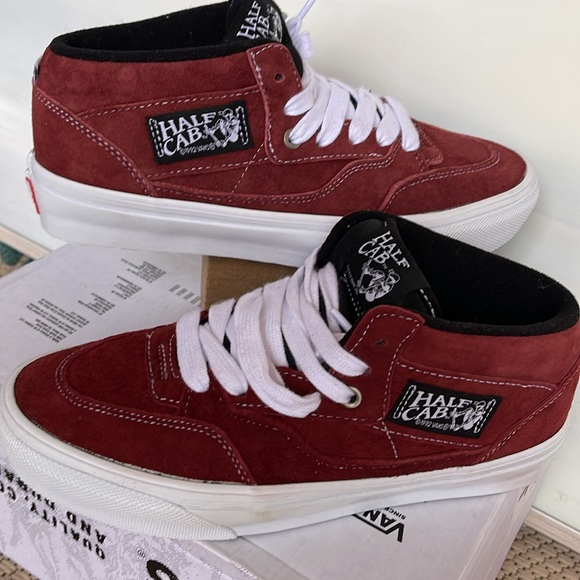 Vans WMNS Skate Half Cab
Pig Suede Brick
VN0A5KYABRI
Sneakers - Picture 11 of 16